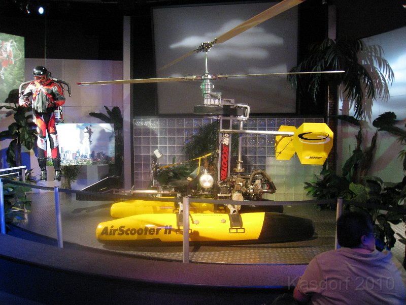 Disneyland 2010 Park 0300.JPG - Oh Walt, how could you let us down so... jet packs and personal air transport.... sadly not a part of our current future world.